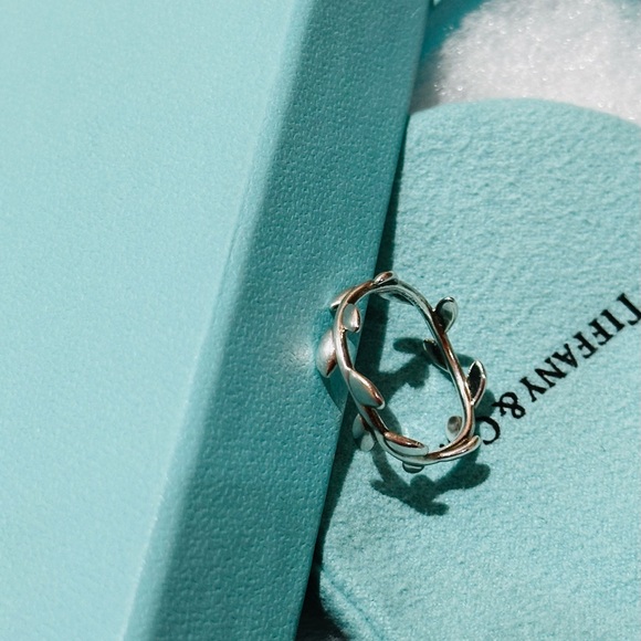 TIFFANY & CO Paloma Picasso
Olive Leaf Band Ring - Picture 4 of 6